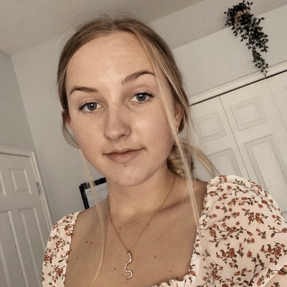 Meet your Posher, Brooke - Picture 3 of 3